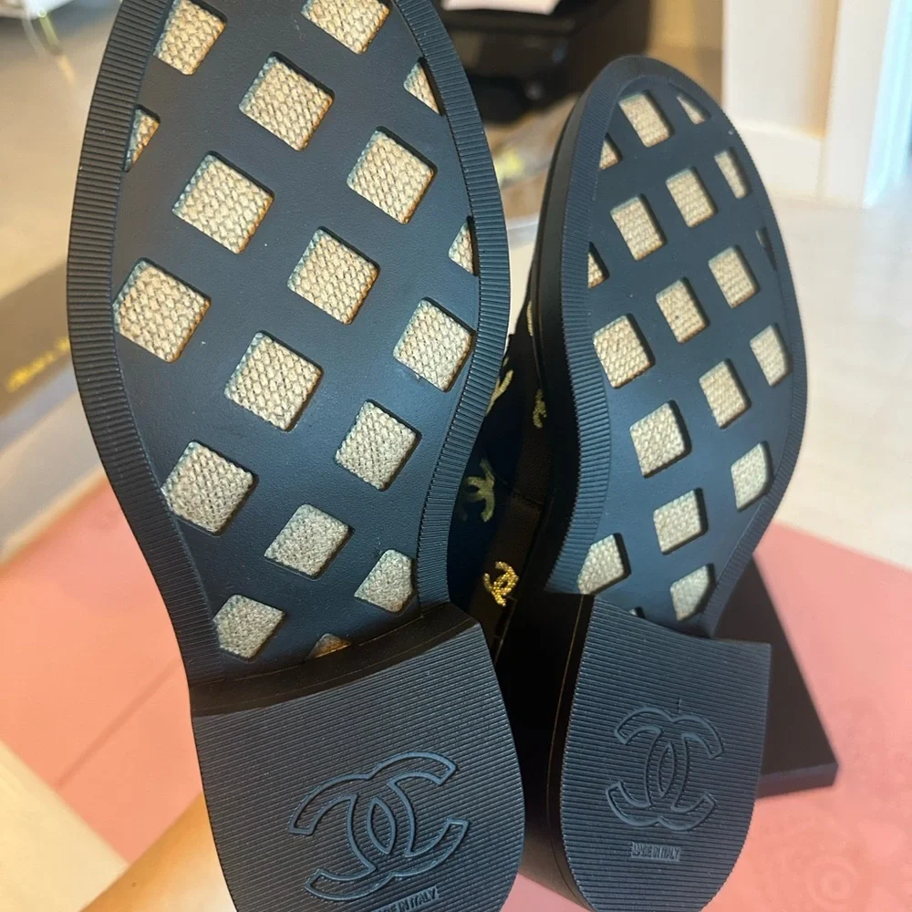 CHANEL Women's Black and Gold Combat Boots - Picture 4 of 7